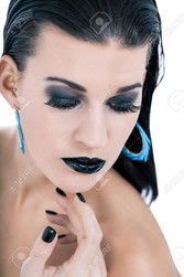 NOIR A LEVRE AVEC VERNIS NOIR